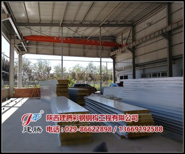 陜西瑞康醫(yī)藥有限公司鋼結構維護工程施工現場
