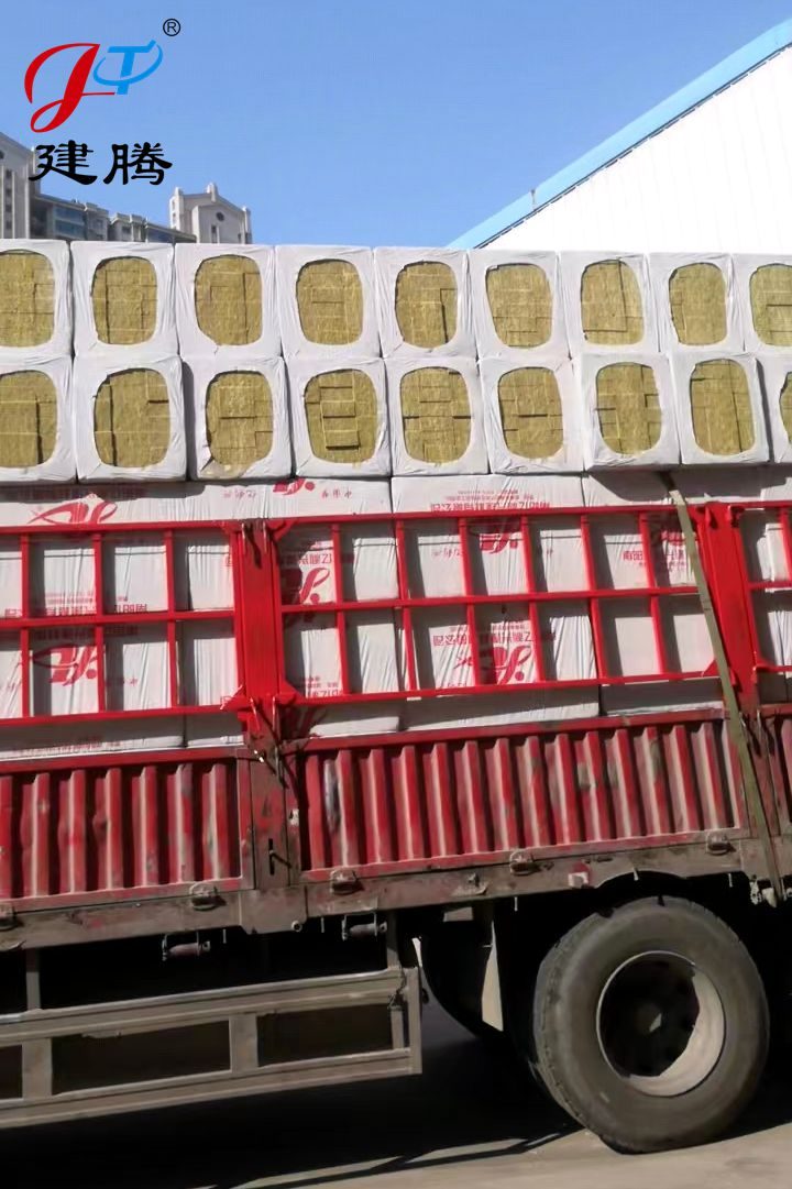 巖棉卸車(chē)中